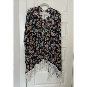 Sloane Rouge Floral Kimono OS Crochet Fringed Boho